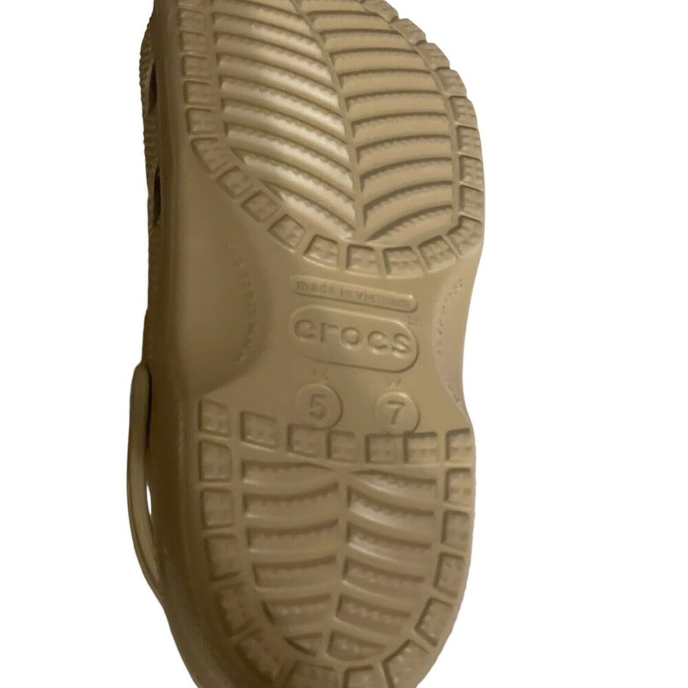 Crocs Classic Clog Sandals, beige Mens 5 - Women’s 7- RARE color - Picture 13 of 16